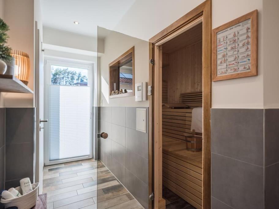 5 Sterne-Ferienhaus Eisvogel Am See Mit Sauna Und Kamin Krakow am See Exterior foto