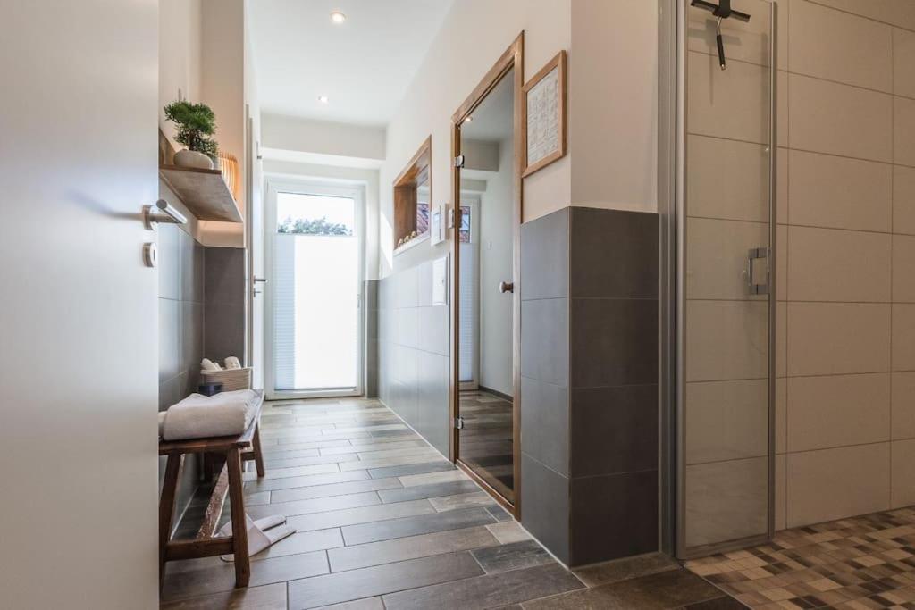 5 Sterne-Ferienhaus Eisvogel Am See Mit Sauna Und Kamin Krakow am See Exterior foto